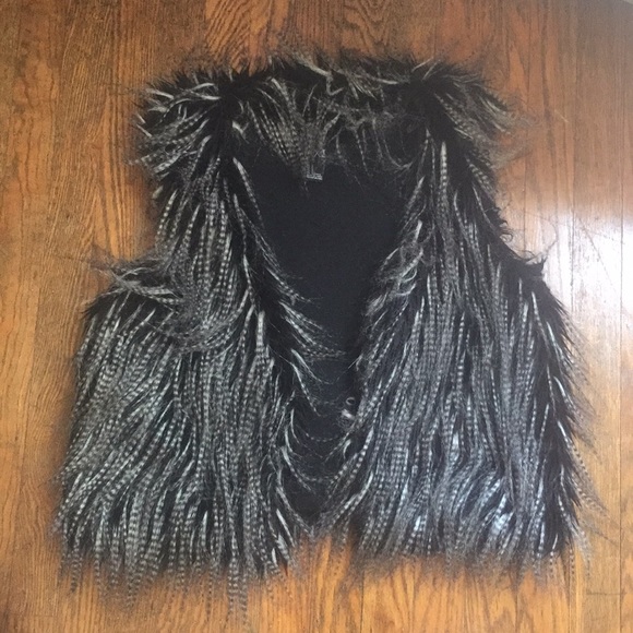 faux fur vest - Picture 1 of 2